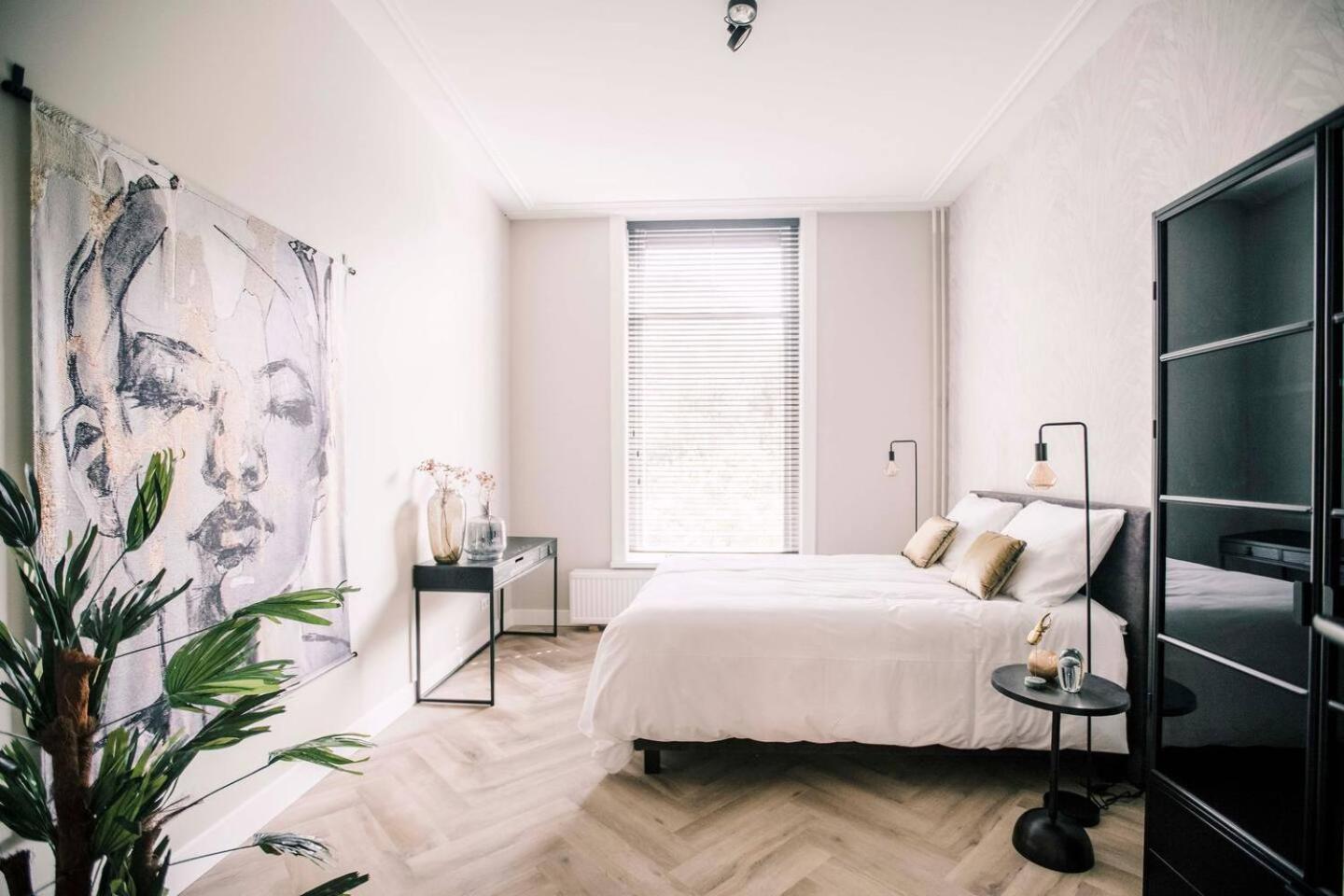 Xxl Loft With Bath Located Stadsvilla Tilburg Kültér fotó