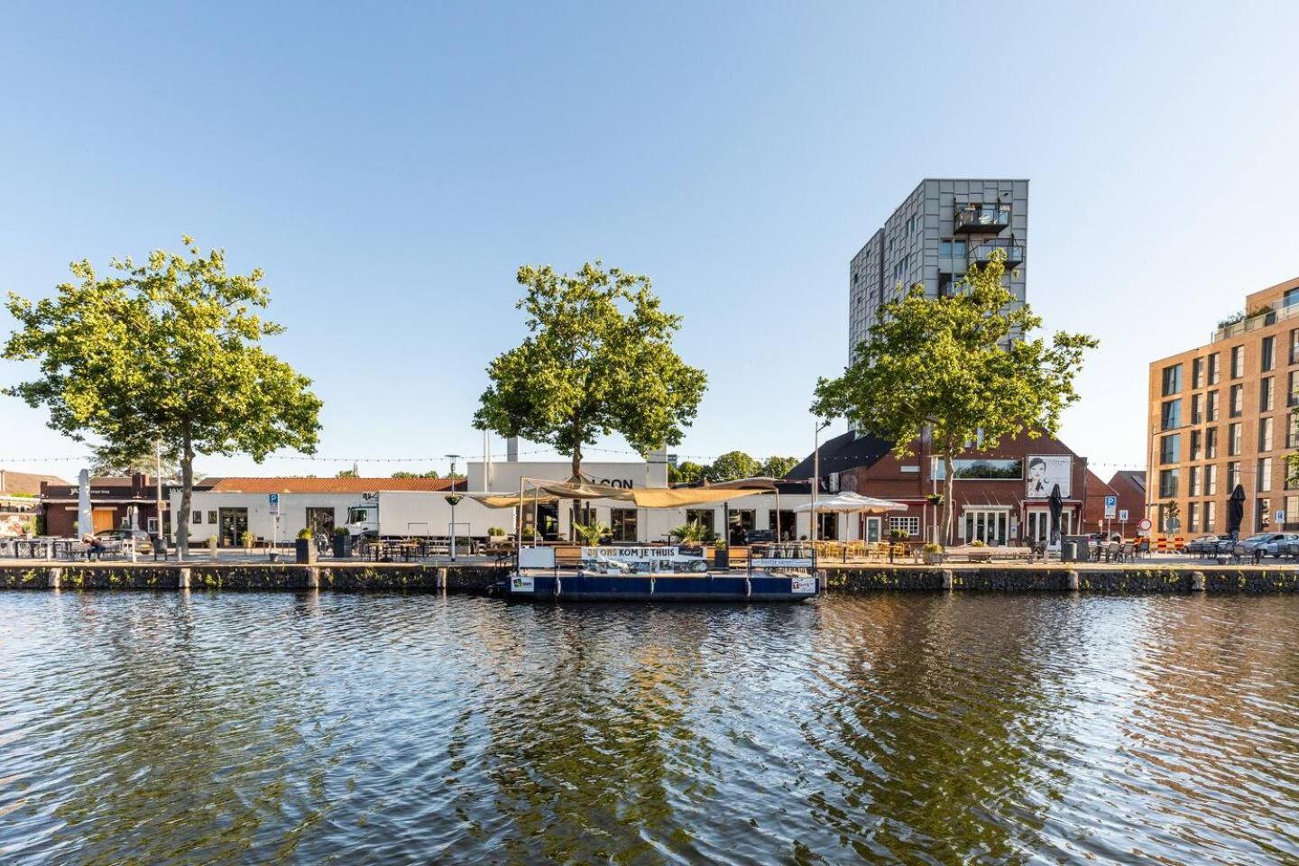 Xxl Loft With Bath Located Stadsvilla Tilburg Kültér fotó