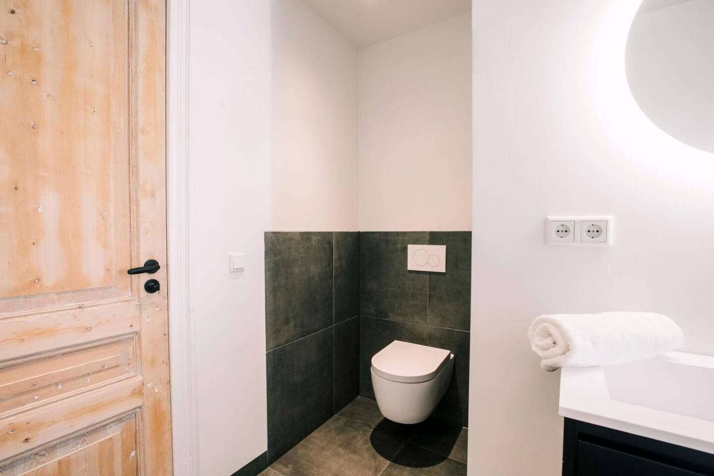 Xxl Loft With Bath Located Stadsvilla Tilburg Kültér fotó