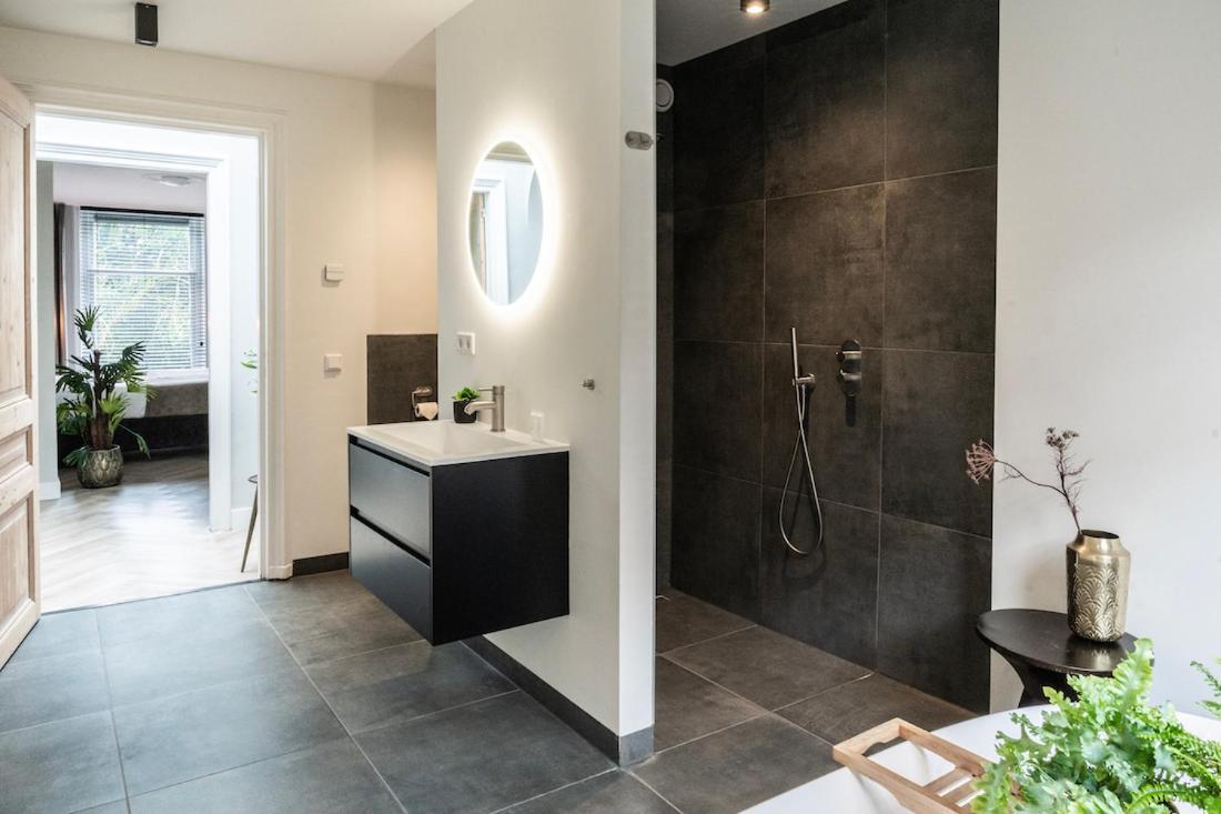 Xxl Loft With Bath Located Stadsvilla Tilburg Kültér fotó