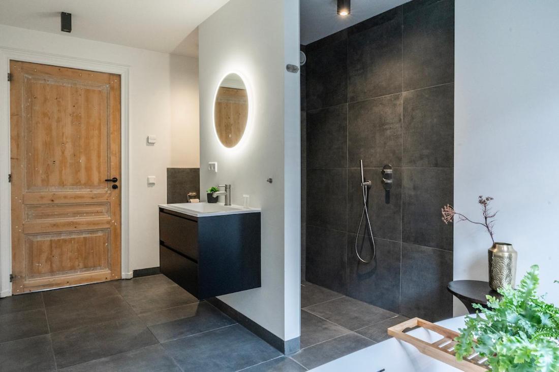 Xxl Loft With Bath Located Stadsvilla Tilburg Kültér fotó